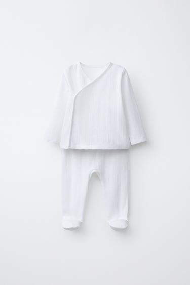 Комплект из футболки и легинсов с рельефным узором- Заказать в России