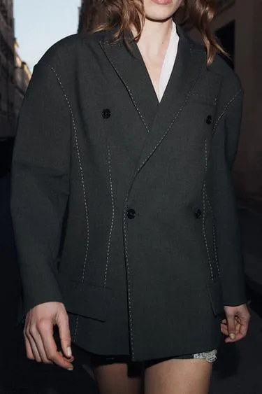 Блейзер оверсайз с контрастной строчкой