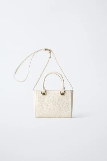 Сумка с плечевым ремнем и жемчужными деталями