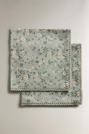 Zara Набор салфеток с цветами на краю и кружевным краем (набор из 2 шт.)
