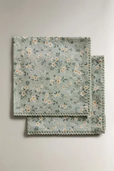 Набор салфеток с цветами на краю и кружевным краем (набор из 2 шт.)