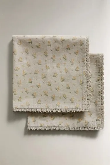 Набор салфеток с дикоцветами и кружевным краем (набор из 2 шт.)- Заказать в России