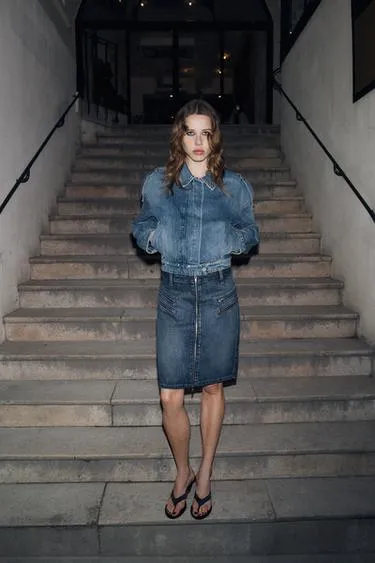 Джинсовая куртка с хлястиками