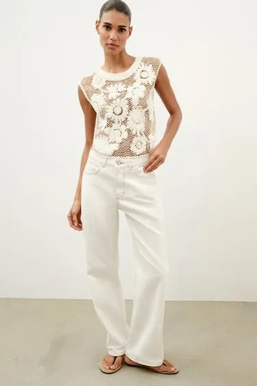 Топ из кружева кроше с цветочным узором