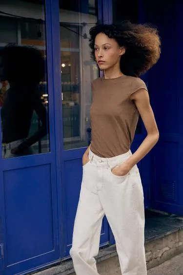 Минималистичная футболка с короткими рукавами- Заказать в России