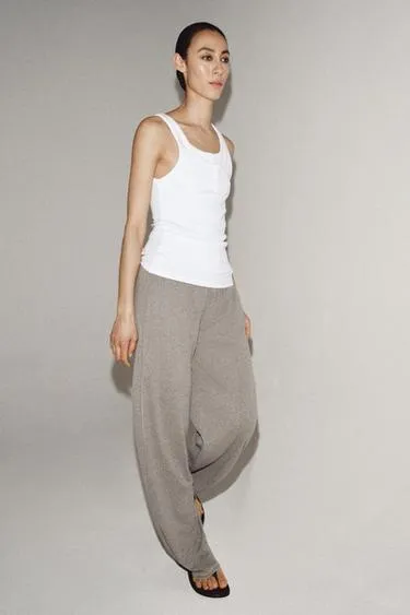 Широкие струящиеся брюки