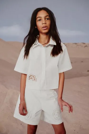 Бермуды из поплина с вышитым цветком- Заказать в России