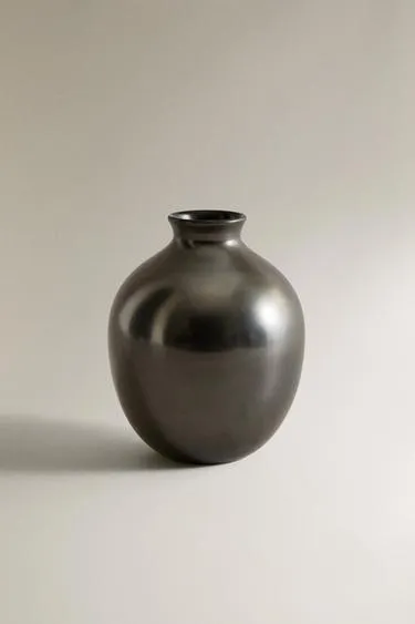 Маленькая латунная ваза petit brass vessel orb i colin king