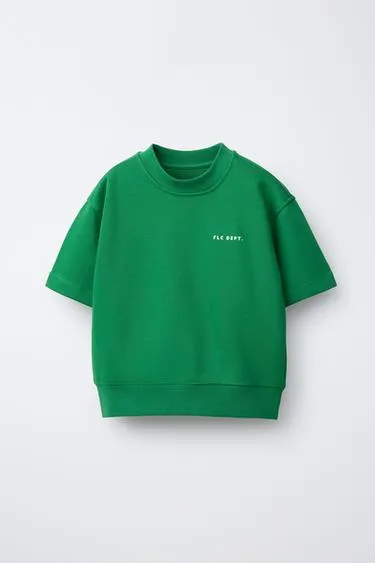 Толстовка с короткими рукавами и рельефной надписью