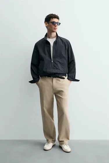 Бомбер в клетку классического кроя