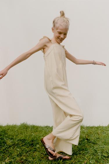 Zara Длинный комбинезон из льна с кружевом купить с доставкой.