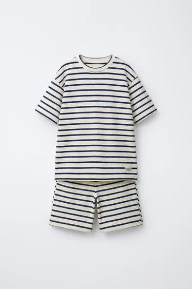 Комплект из футболки и шортов в полоску- Заказать в России