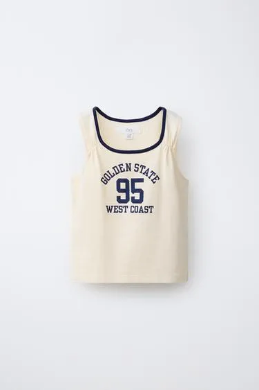 Футболка с лозунгом и контрастным кантом