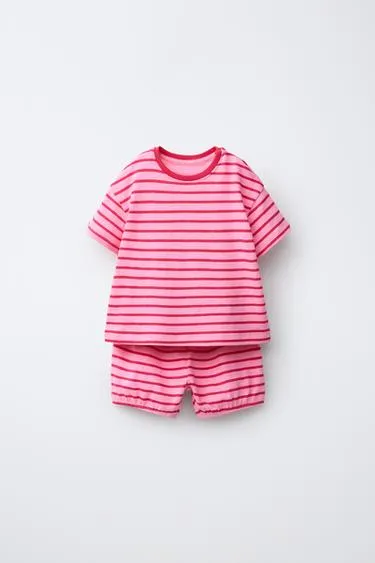 Комплект из футболки и блумеров в полоску- Заказать в России