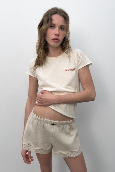 Zara Шорты с кружевом и цветком