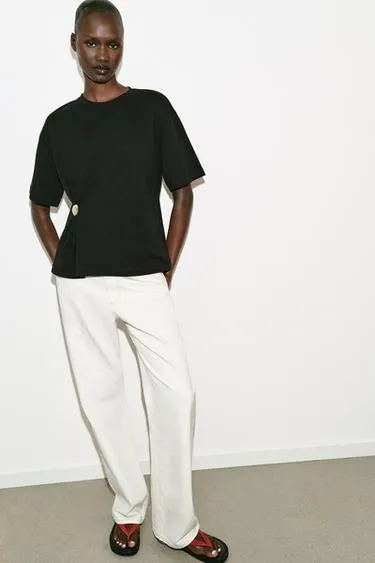 Футболка из плотного хлопка с аппликацией