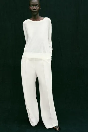 Свитер с кружевом