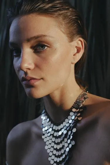 Колье-нагрудник с металлическими пластинами- Заказать в России