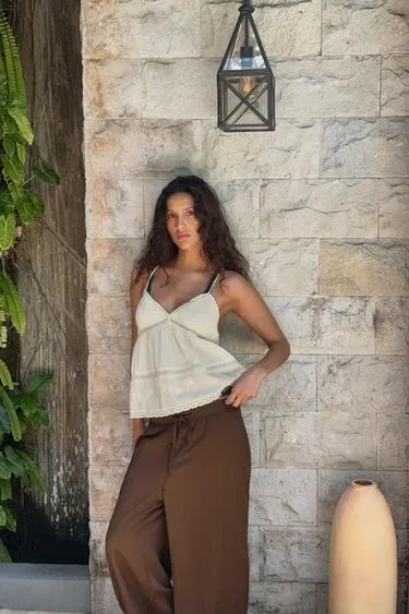 Топ из газа с вышивкой