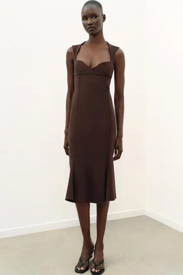 Платье с вырезом сердечком