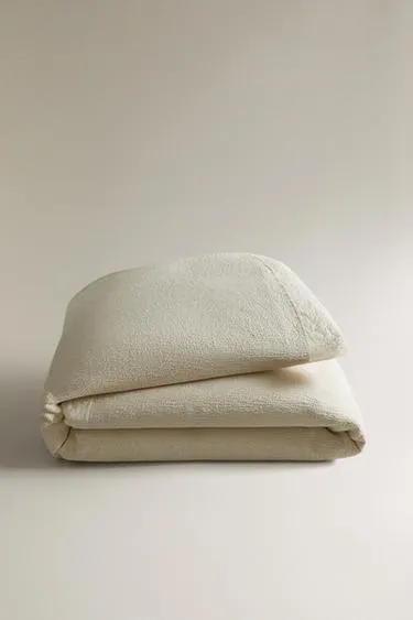 Покрывало из структурного хлопка с оборкой и вышивкой