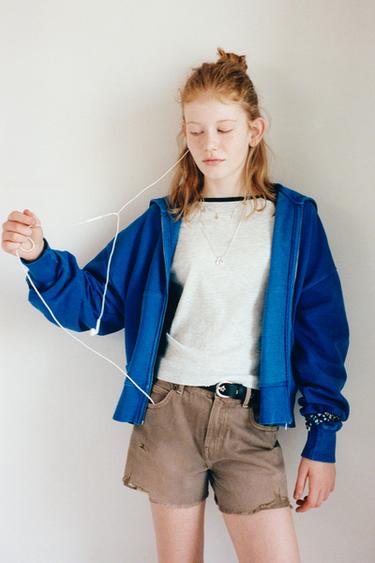 Zara Джинсовые шорты с разрезами купить с доставкой.