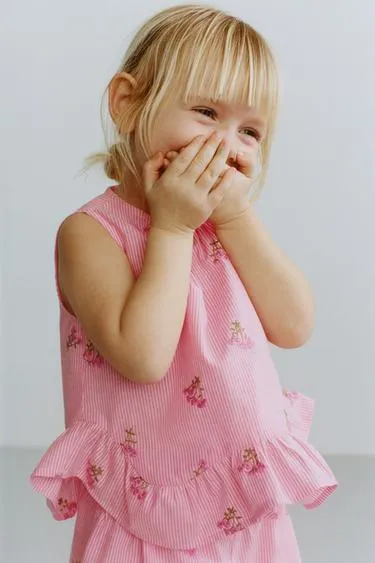 Топ в полоску с цветочной вышивкой