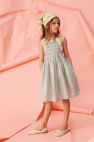 Zara Платье-фартук с ограниченным тиражом с цветочнойвышивкой и оборками