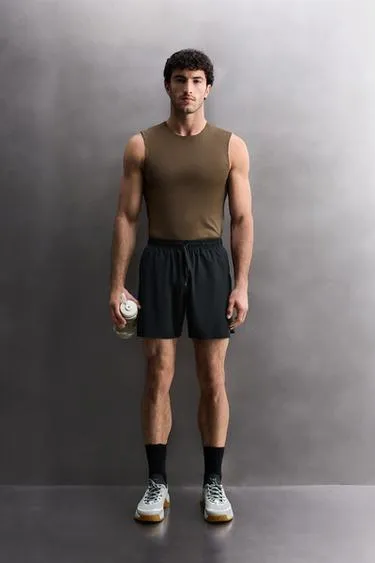 Майка-топ в качестве первого слоя