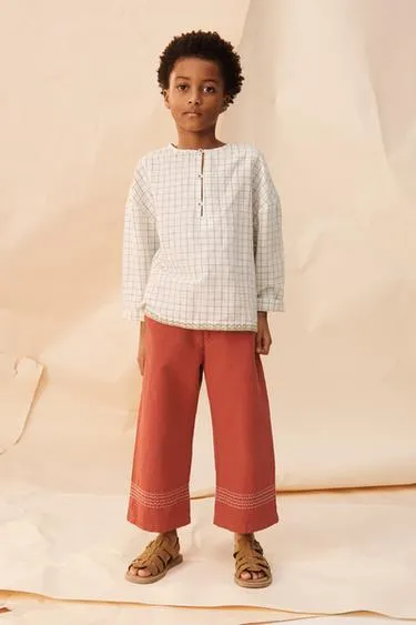 Рубашка с вышитым контрастным узором из ограниченной коллекции