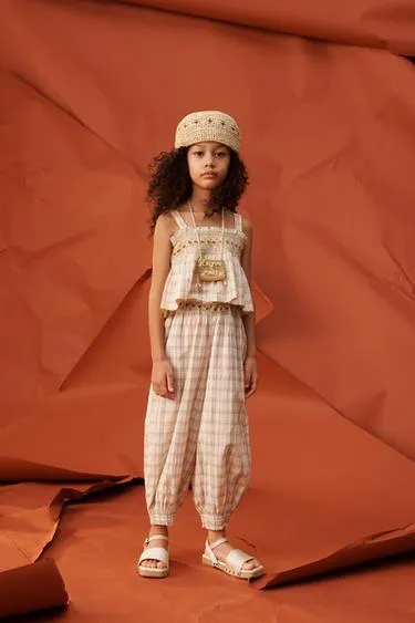 Топ в клетку с цветочной вышивкой limited edition