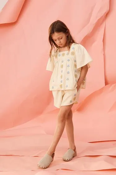 Блузка с крестиковым вышиванием цветочных мотивов limited edition- Заказать в России