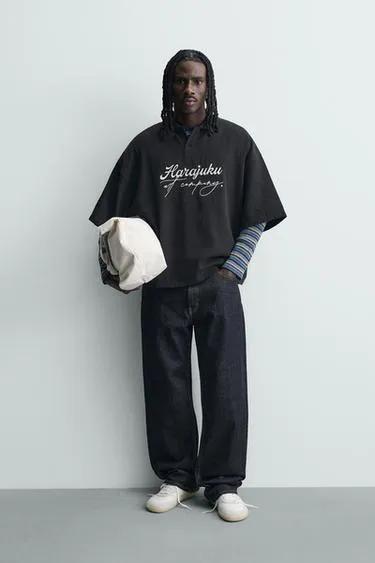 Поло с вышивкой из рельефного трикотажа