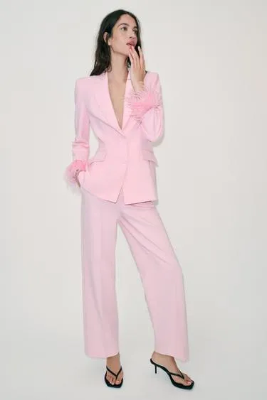 Блейзер с плечами и перьями