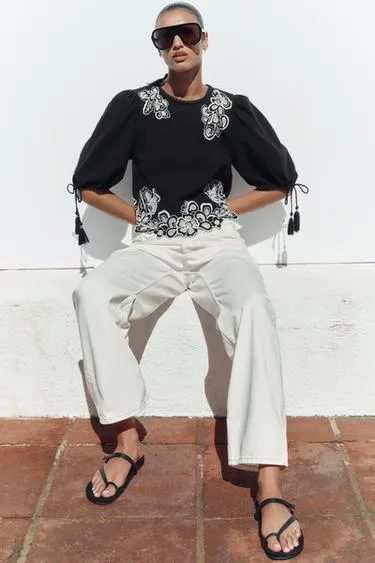 Блуза с вышивкой и объемными рукавами