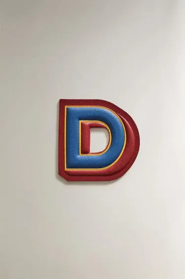 Наклейка из кожи с буквой d