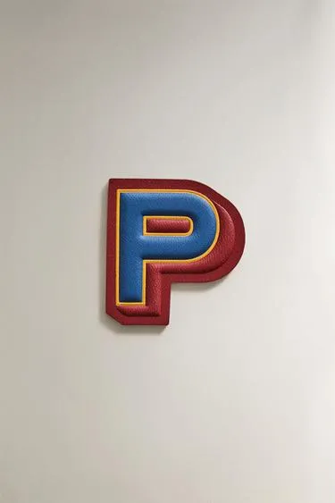 Термонаклейка из кожи с буквой p