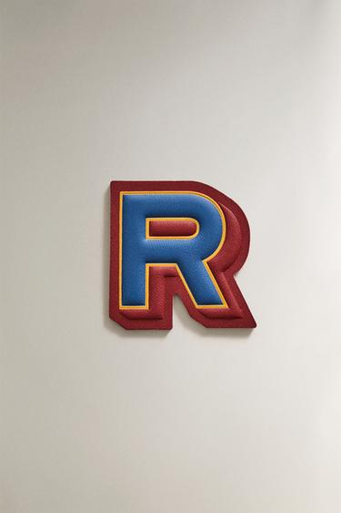 Zara Термопластичный нашивной патч из кожи с буквой R