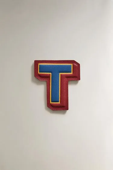 Термонакладка из кожи с буквой t- Заказать в России