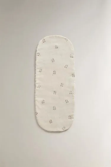 Детский слюнявчик с плечами в виде зайца- Заказать в России