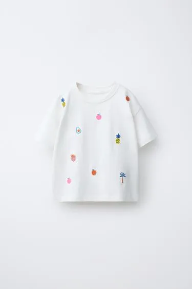 Футболка с вышивкой