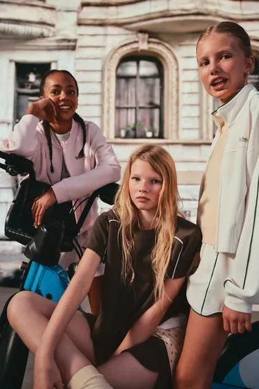 Футболка с контрастными деталями из модала- Заказать в России