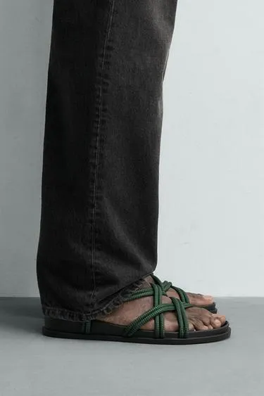 Сандалии с контрастными ремешками