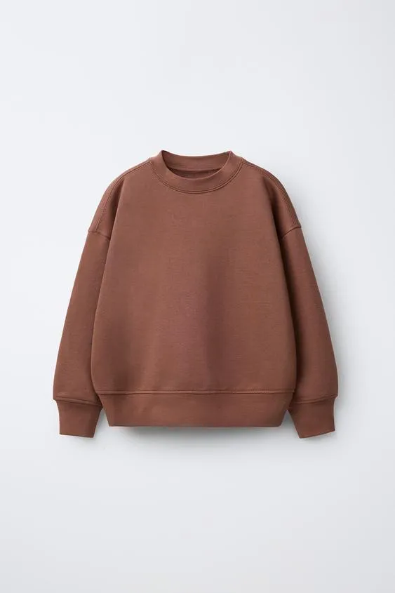 Базовая толстовка с надписью и нашивкой