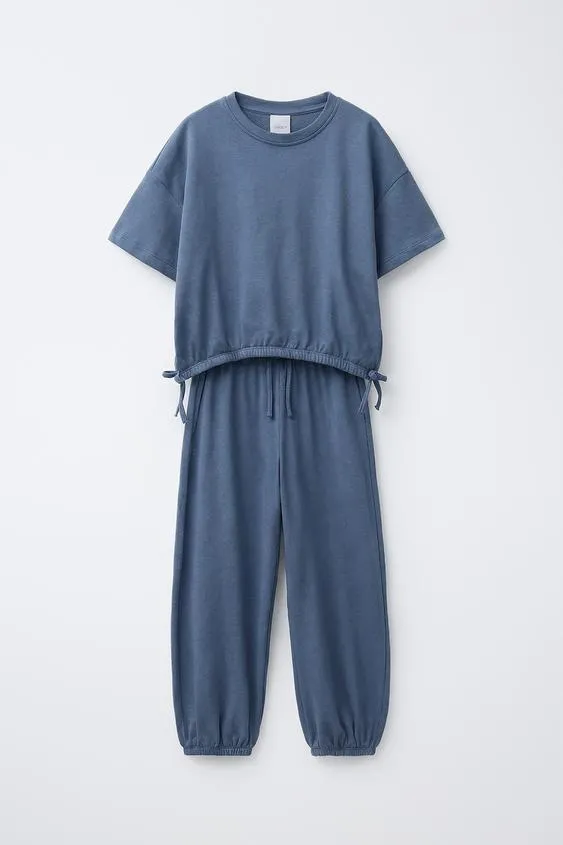 Комплект из футболки с завязками и брюк-джоггеров- Заказать в России