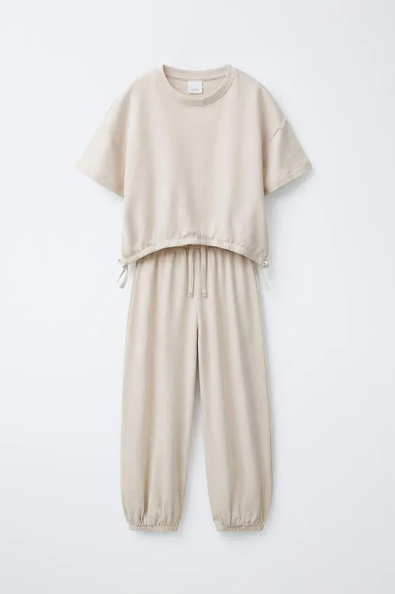 Комплект из футболки с завязками и брюк-джоггеров- Заказать в России