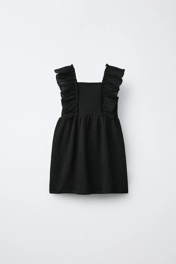 Платье с текстурой и рюшами