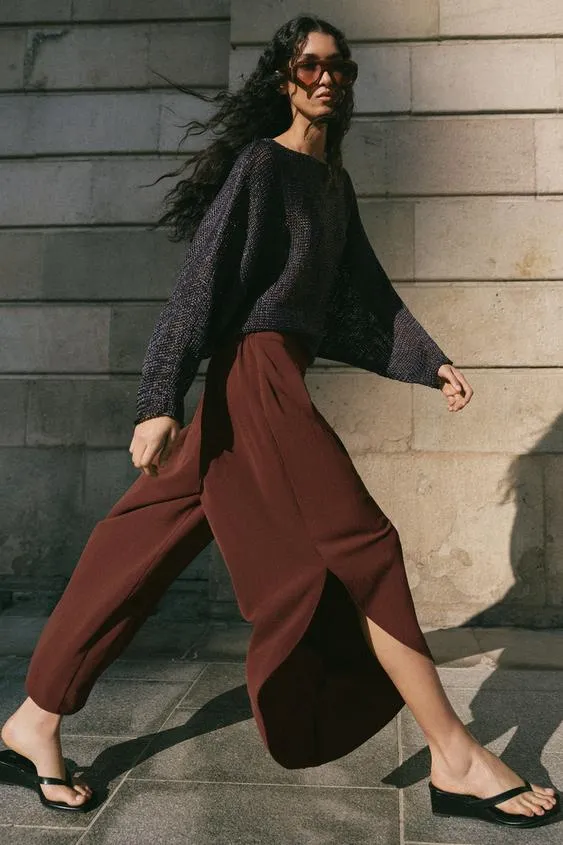 Широкие брюки с разрезами