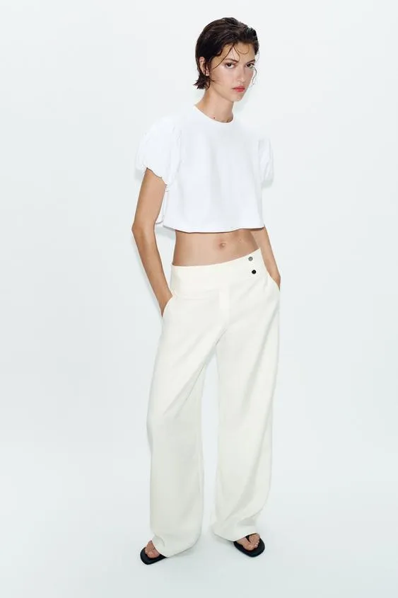 Укороченная футболка с объемными рукавами