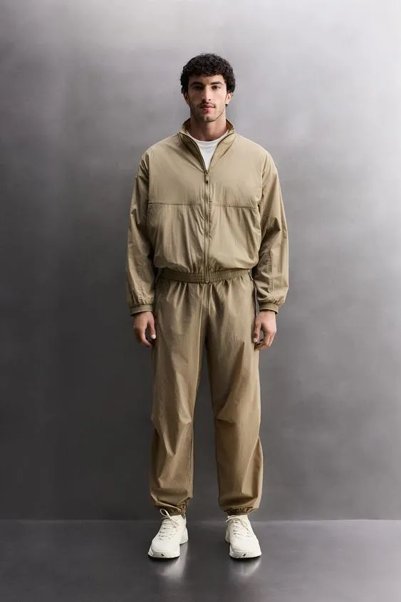 Куртка тренировочная из высокотехнологичной ткани- Заказать в России